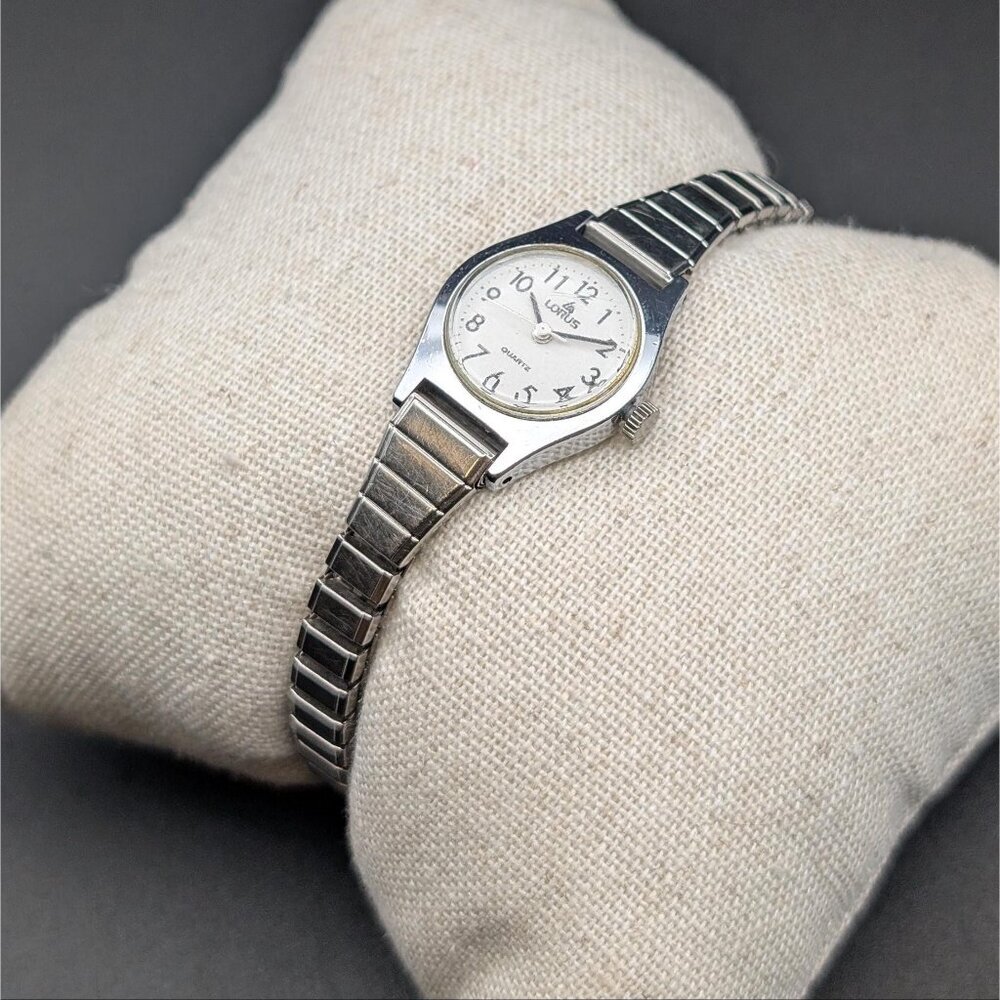 Vintage Lorus Silver-Tone Petite Ladies Watch, Stretch Expansion Bracelet